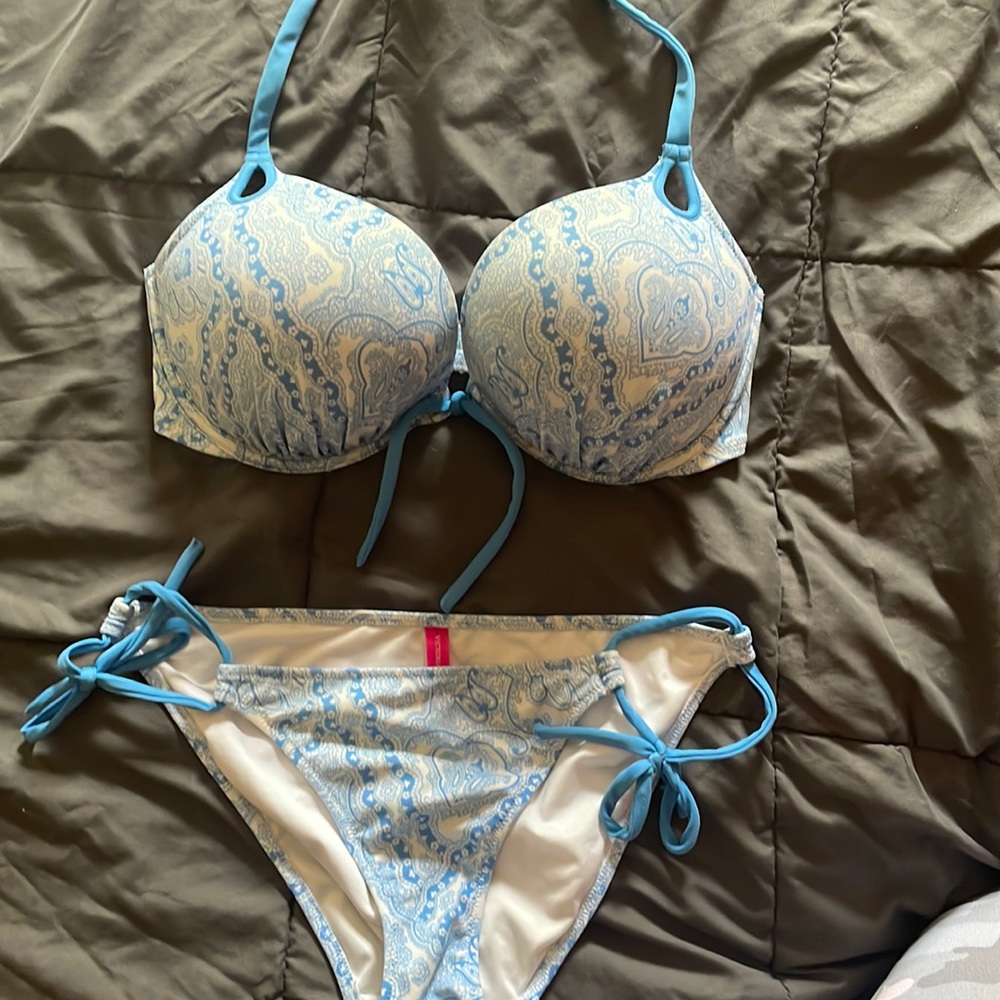 Victoria’s Secret bombshell bathing suit 34DD top medium bottom